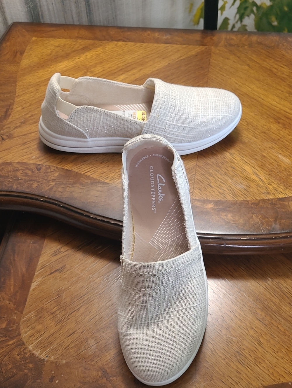 New! Clarks Breeze Step 2 Womens 6.5 sparkly accent natural comfy loafer shoes